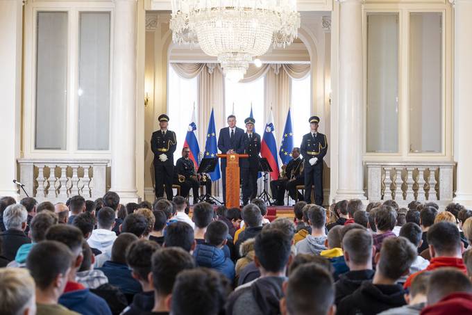 Ob državnem prazniku, dnevu suverenosti, v Predsedniški palači dan odprtih vrat